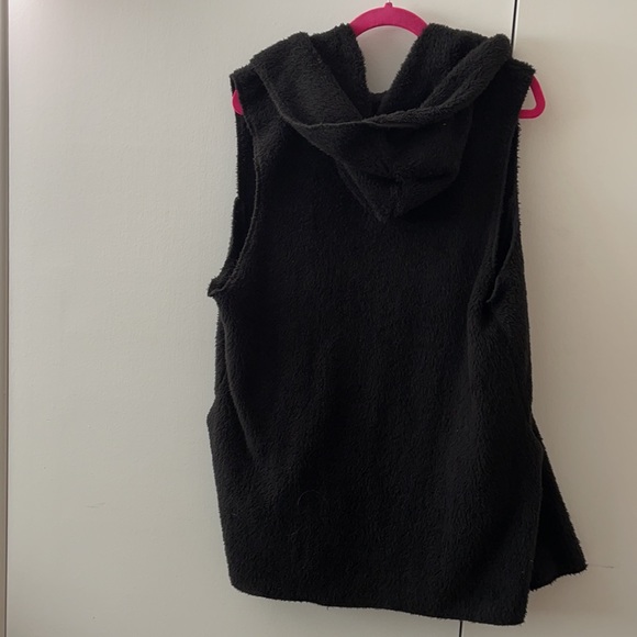 Honey Punch S long hooded open front black vest - Picture 4 of 5